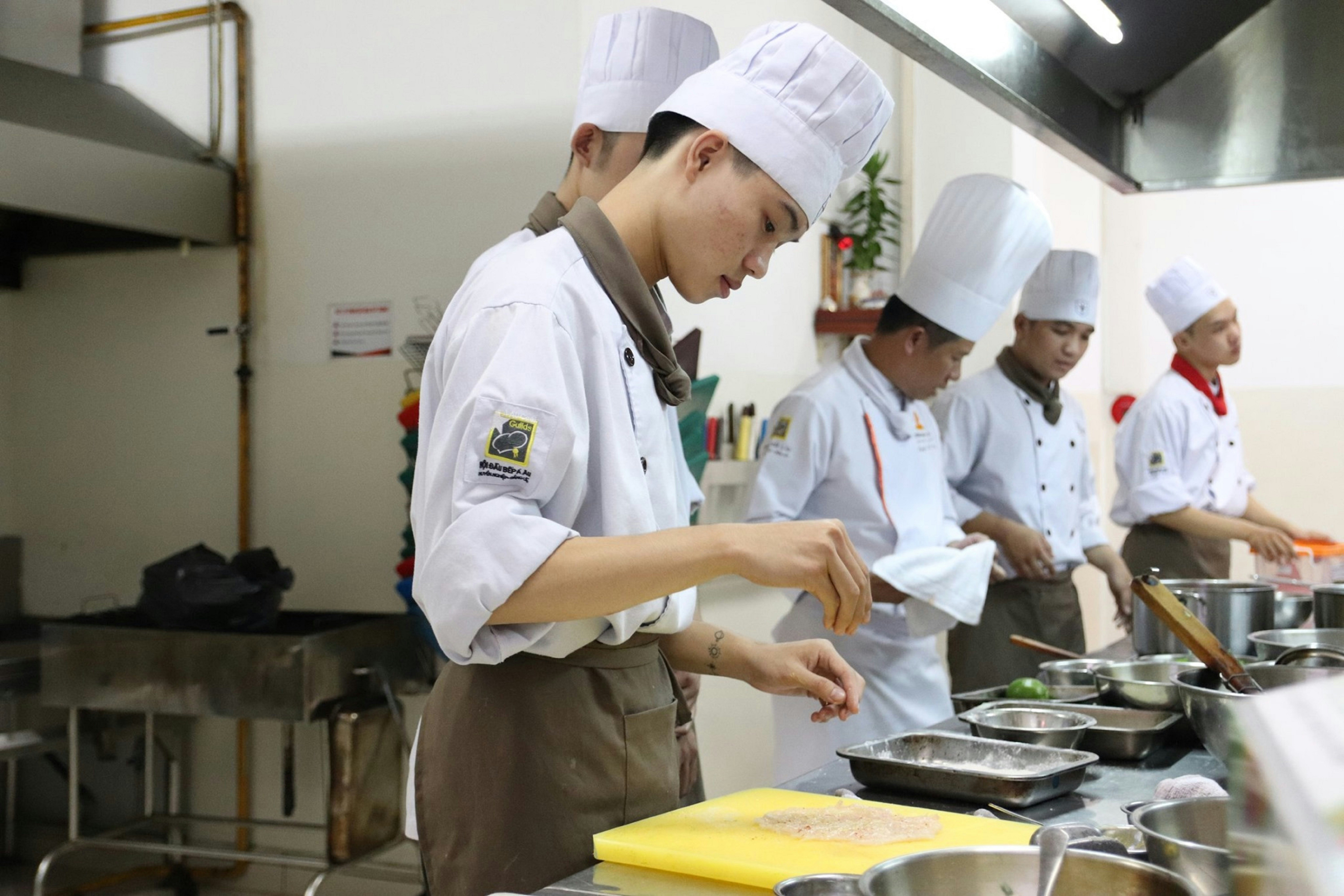 Tips for Thriving at Networking Events Through Culinary Experiences