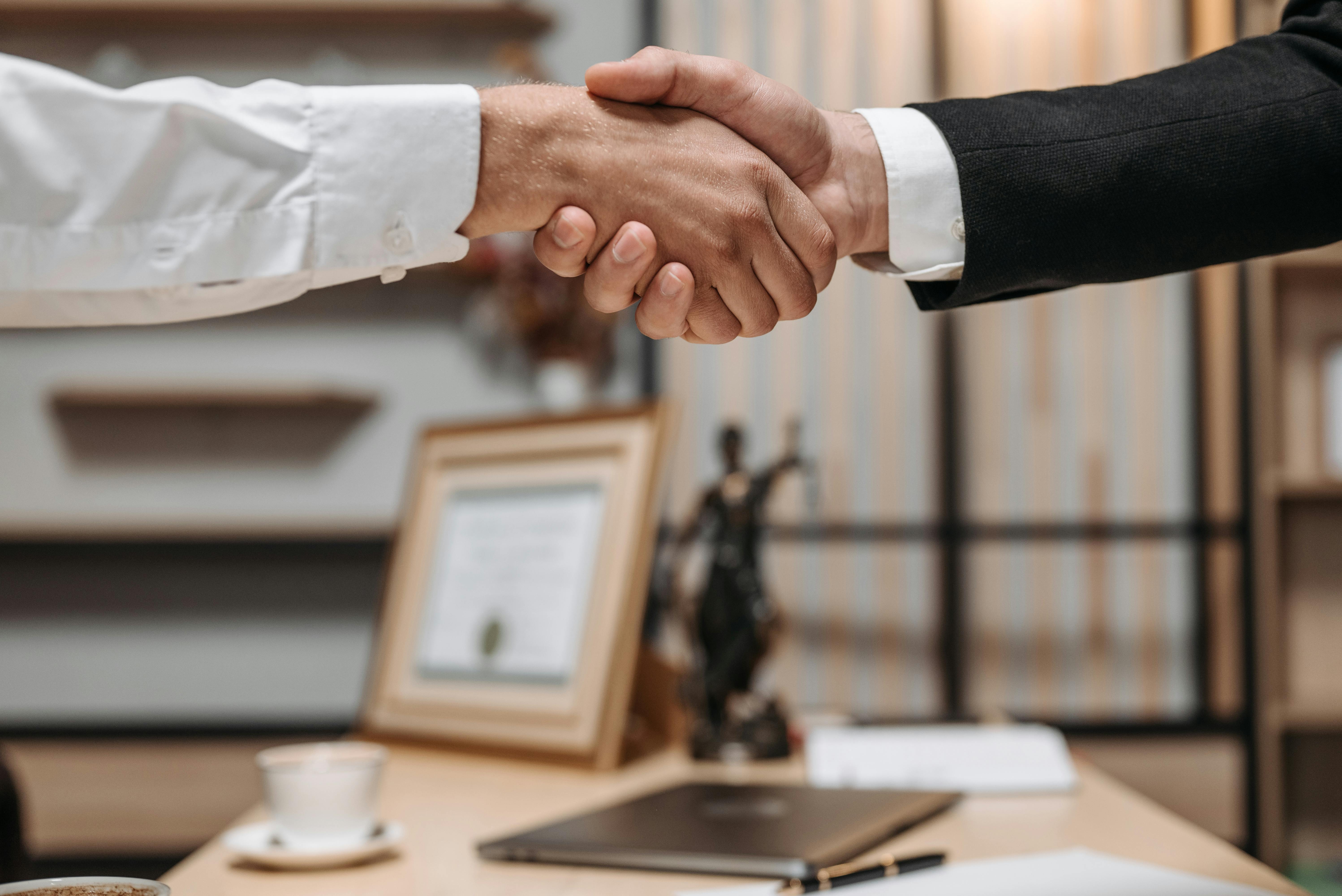 Tips for Negotiating Executive Compensation Packages With Confidence
